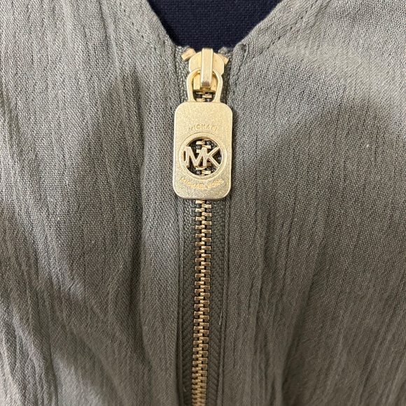 Michael Kors Olive Green Flutter Sleeve Blouse With Gold Zipper Size Large - Picture 5 of 6
